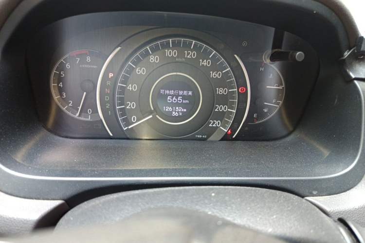 Used Honda CR-V 2012 2.0L two-wheel drive urban version Odometer Close Up