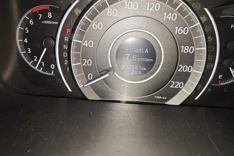 Used Honda CR-V 2012 2.0L two-wheel drive urban version Odometer Close Up