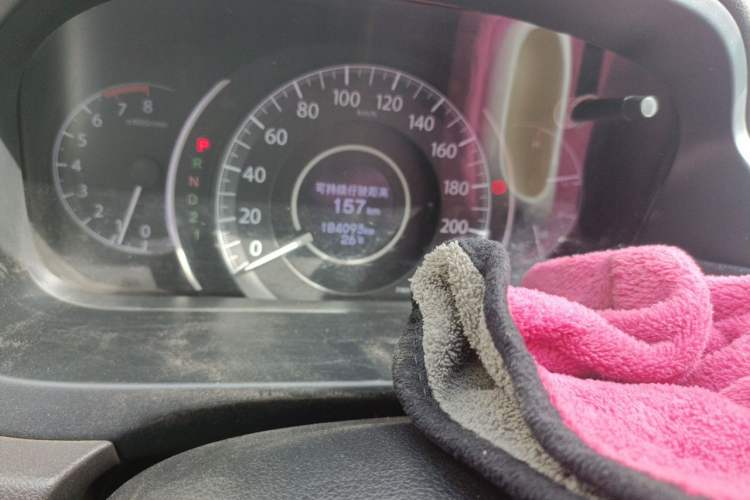 Used Honda CR-V 2012 2.0L two-wheel drive urban version Odometer Close Up