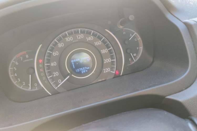 Used Honda CR-V 2012 2.0L two-wheel drive urban version Odometer Close Up