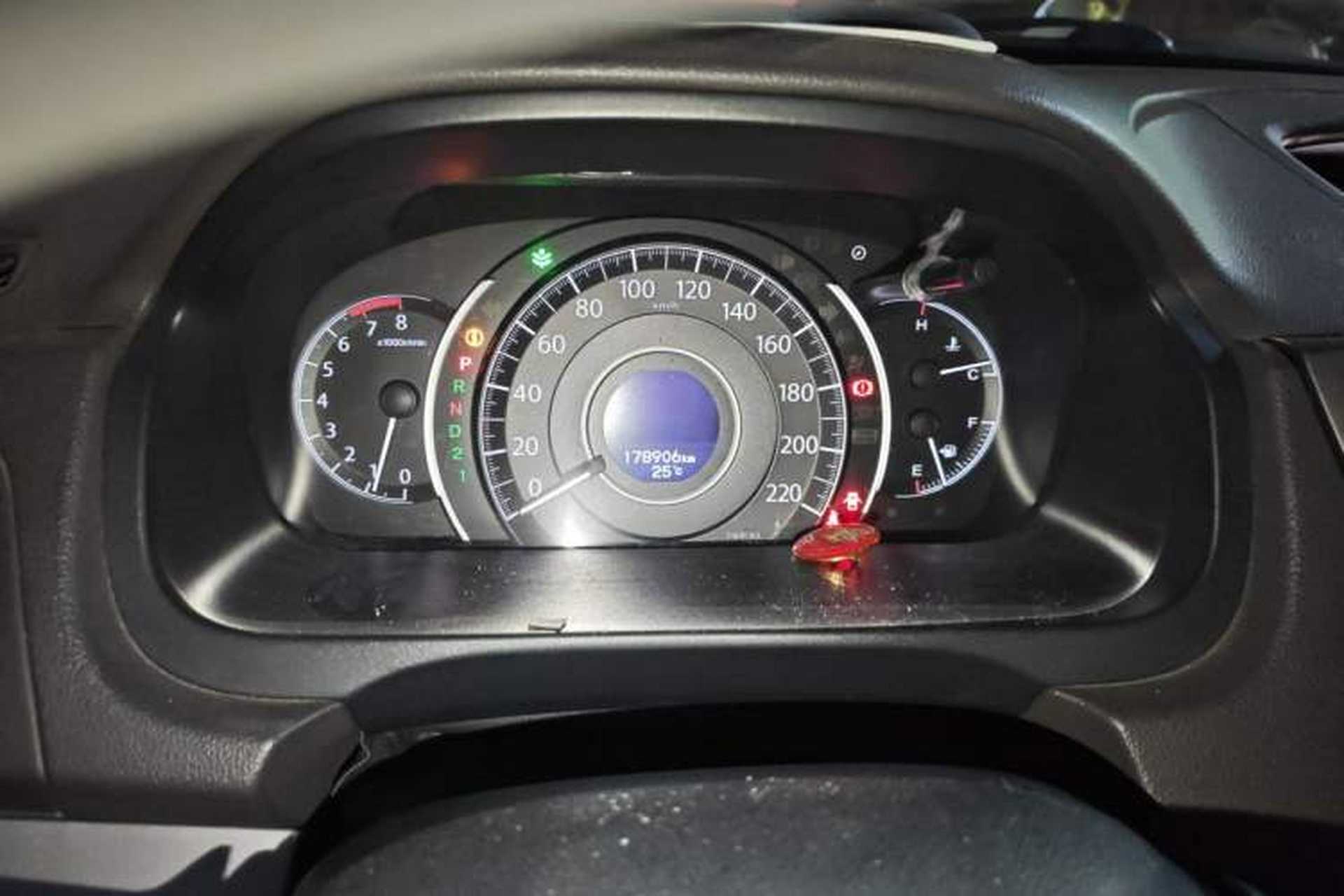 Used Honda CR-V 2012 2.0L two-wheel drive urban version Odometer Close Up