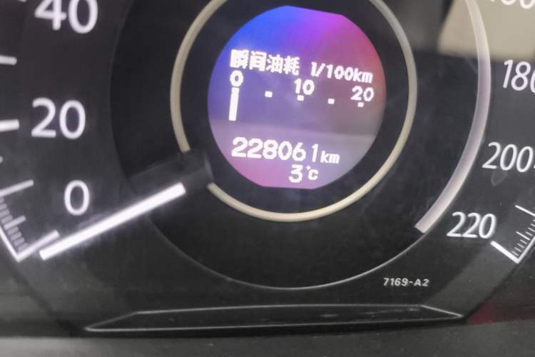 Used Honda CR-V 2012 2.0L two-wheel drive urban version Odometer Close Up