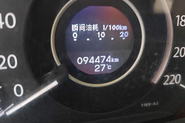 Used Honda CR-V 2012 2.0L two-wheel drive urban version Odometer Close Up