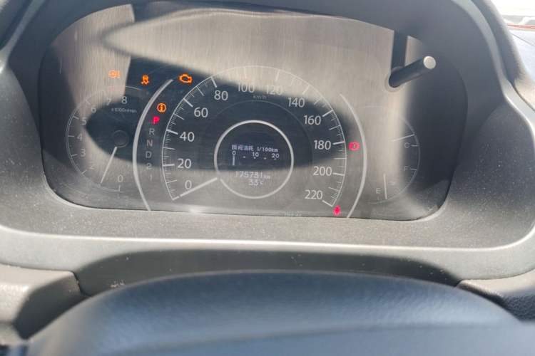 Used Honda CR-V 2012 2.4L four-wheel drive luxury version Odometer Close Up