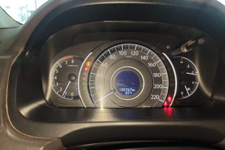 Used Honda CR-V 2012 2.0L two-wheel drive urban version Odometer Close Up