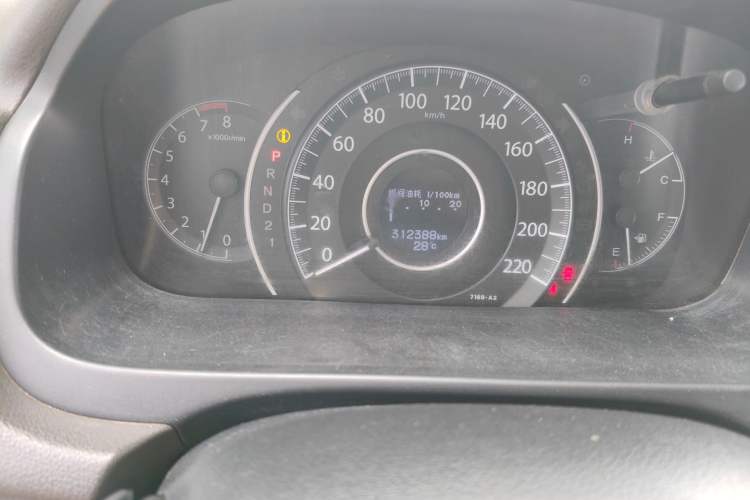 Used Honda CR-V 2012 2.4L four-wheel drive luxury version Odometer Close Up