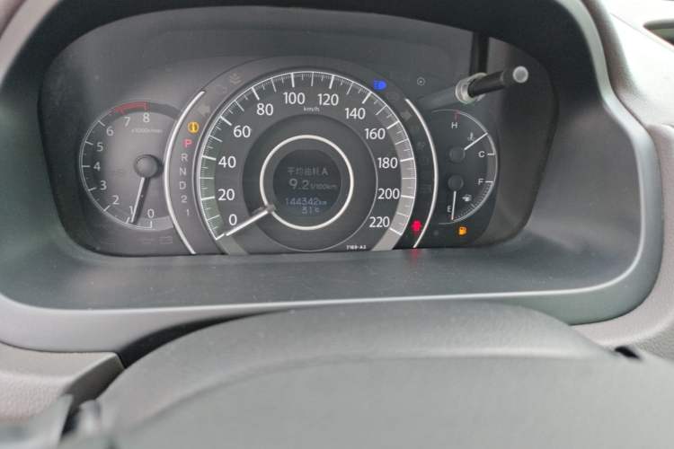Used Honda CR-V 2012 2.0L two-wheel drive urban version Odometer Close Up