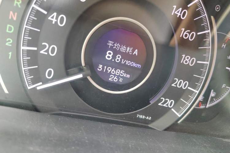 Used Honda CR-V 2012 2.0L two-wheel drive urban version Odometer Close Up