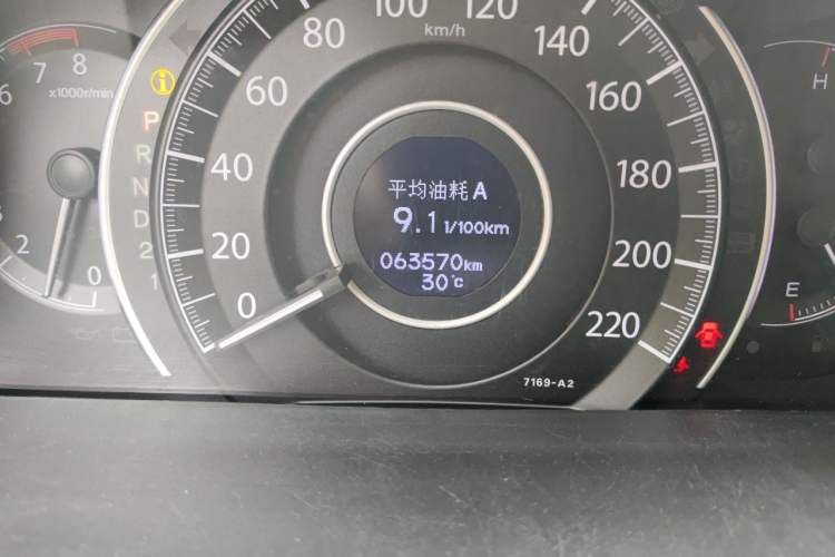 Used Honda CR-V 2012 2.0L two-wheel drive urban version Odometer Close Up