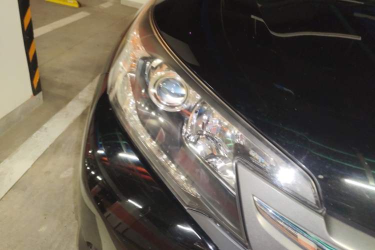 Used Honda CR-V 2012 2.4L four-wheel drive luxury version Right Front Headlight