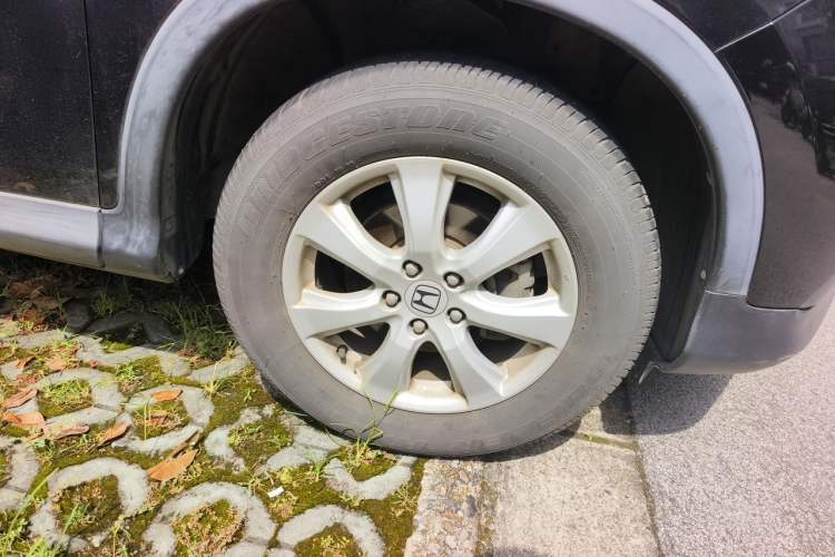 Used Honda CR-V 2012 2.0L two-wheel drive urban version Right Front Wheel Hub
