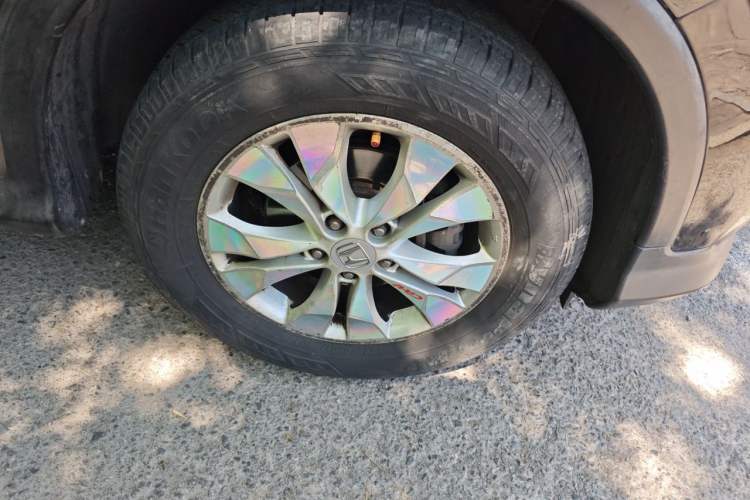 Used Honda CR-V 2012 2.4L four-wheel drive luxury version Right Front Wheel Hub