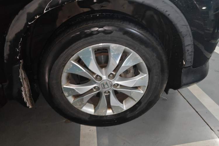 Used Honda CR-V 2012 2.4L four-wheel drive luxury version Right Front Wheel Hub