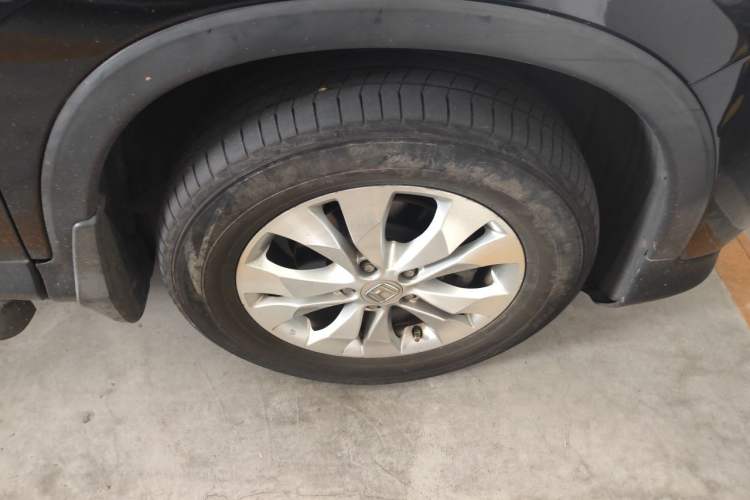 Used Honda CR-V 2012 2.4L four-wheel drive luxury version Right Front Wheel Hub