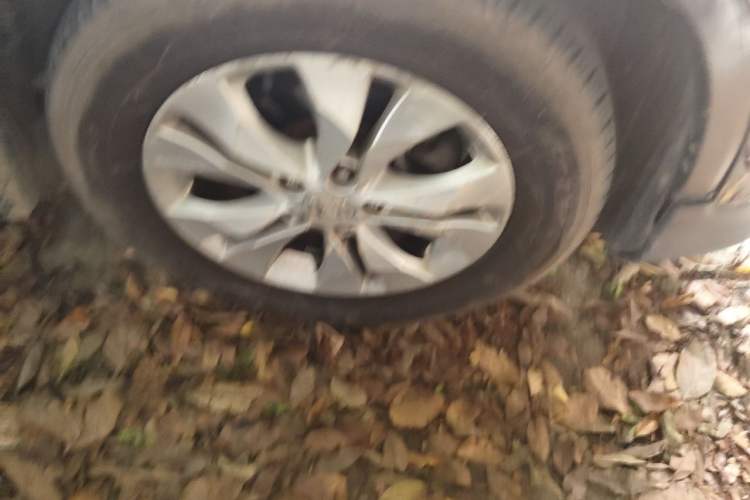 Used Honda CR-V 2012 2.4L four-wheel drive luxury version Right Front Wheel Hub