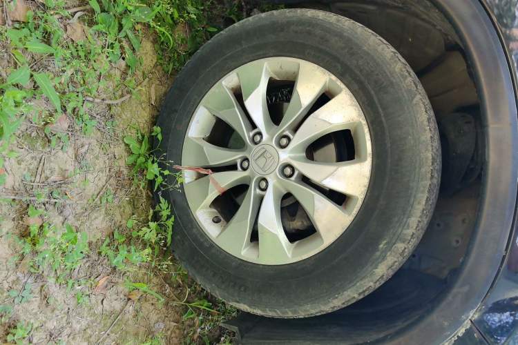 Used Honda CR-V 2012 2.4L four-wheel drive luxury version Right Front Wheel Hub