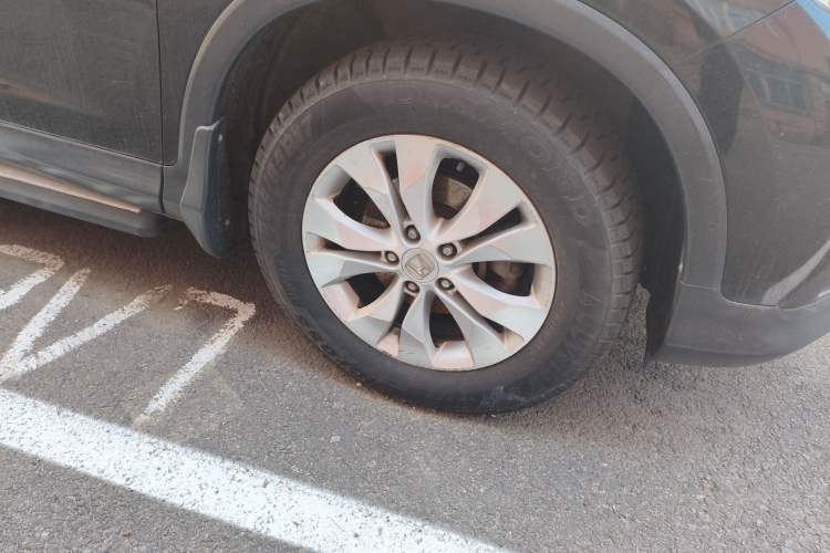 Used Honda CR-V 2012 2.4L four-wheel drive luxury version Right Front Wheel Hub