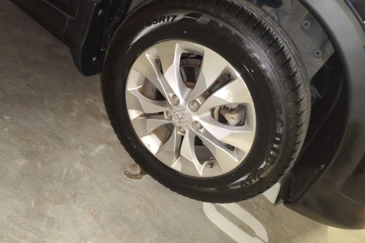 Used Honda CR-V 2012 2.4L four-wheel drive luxury version Right Front Wheel Hub