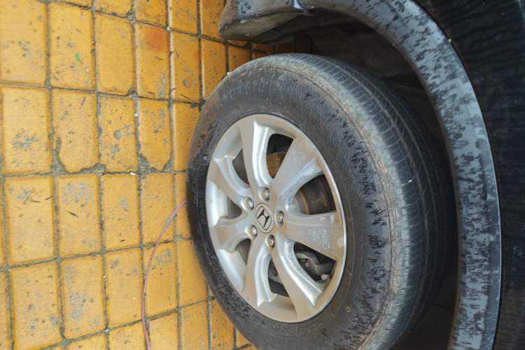 Used Honda CR-V 2012 2.0L two-wheel drive urban version Right Front Wheel Hub