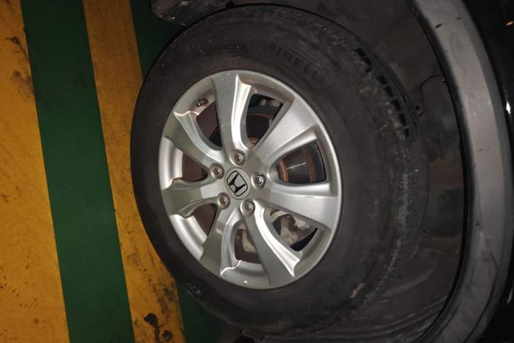 Used Honda CR-V 2012 2.0L two-wheel drive urban version Right Front Wheel Hub