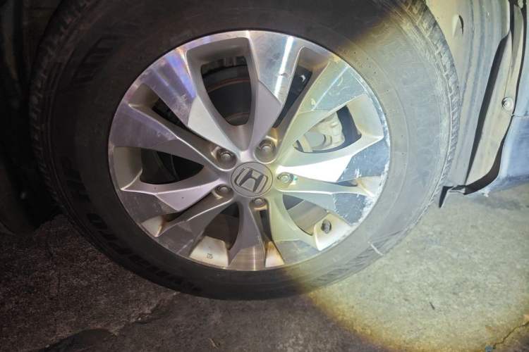 Used Honda CR-V 2012 2.4L four-wheel drive luxury version Right Front Wheel Hub