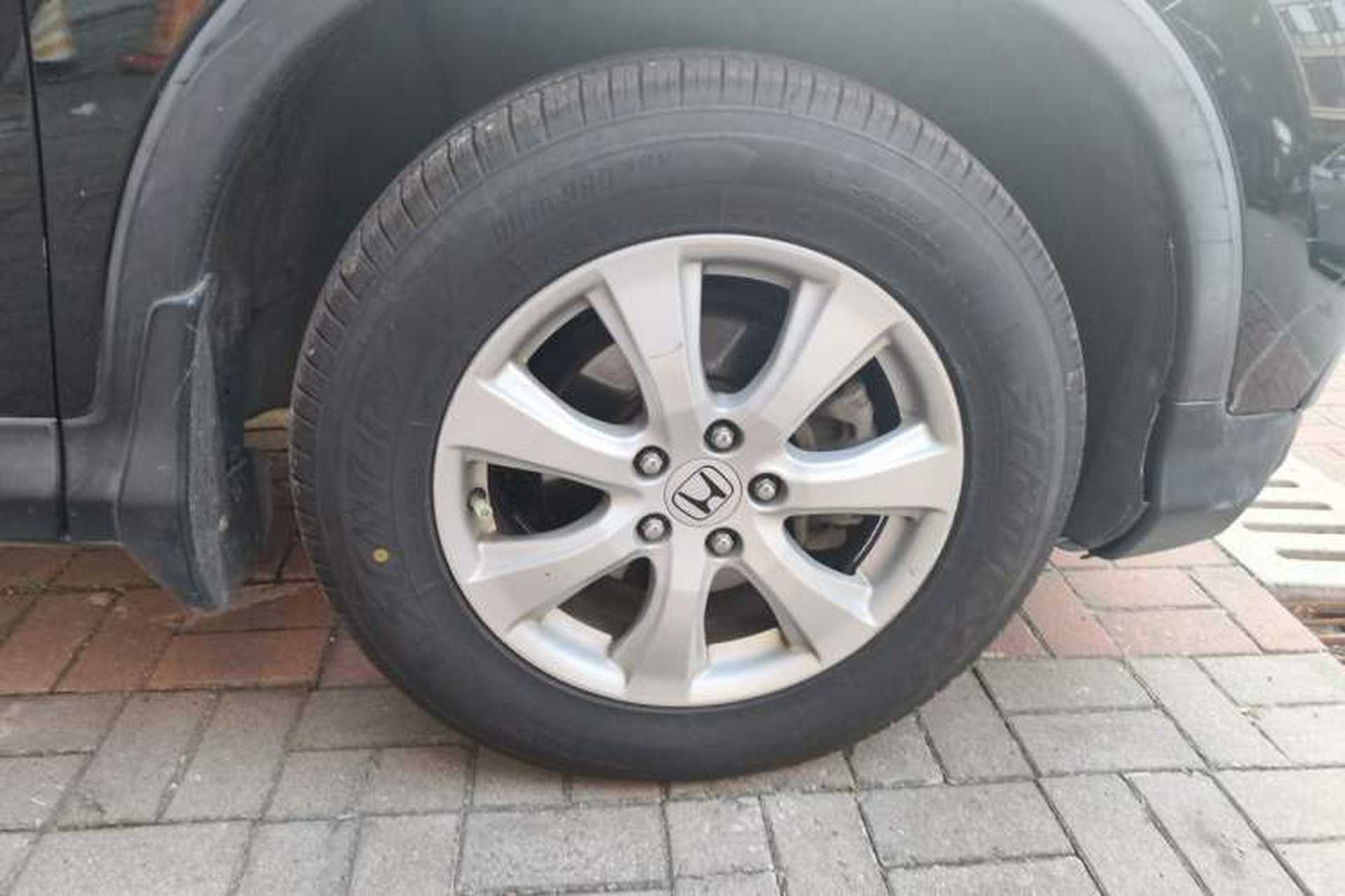 Used Honda CR-V 2012 2.0L two-wheel drive urban version Right Front Wheel Hub