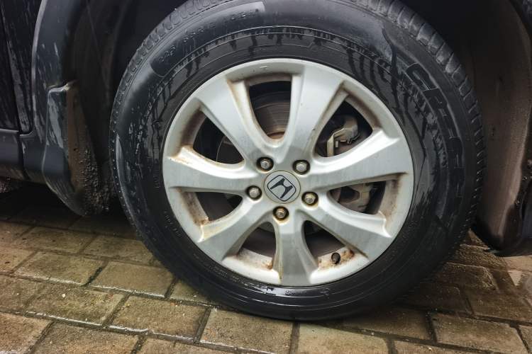 Used Honda CR-V 2012 2.0L two-wheel drive urban version Right Front Wheel Hub