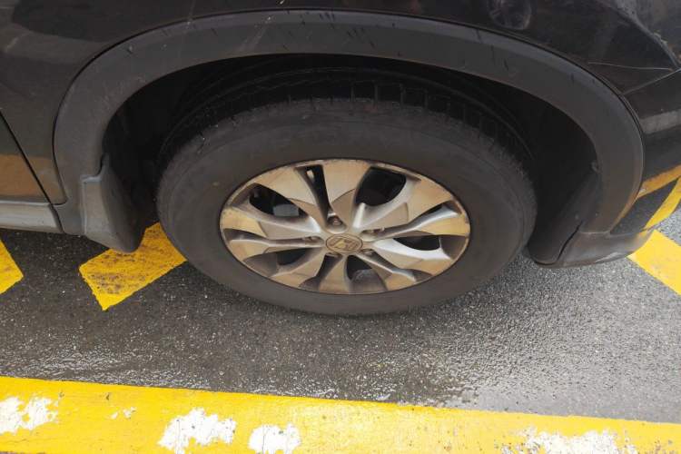 Used Honda CR-V 2012 2.4L four-wheel drive luxury version Right Front Wheel Hub