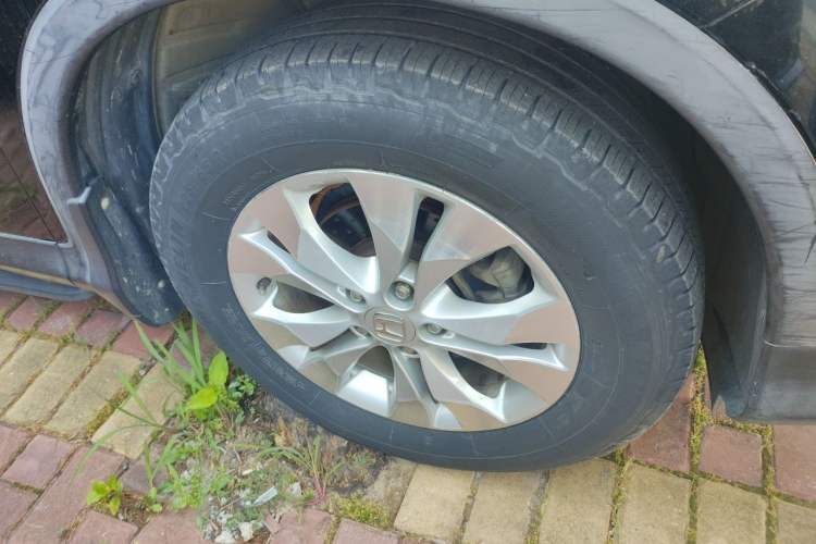 Used Honda CR-V 2012 2.4L four-wheel drive luxury version Right Front Wheel Hub