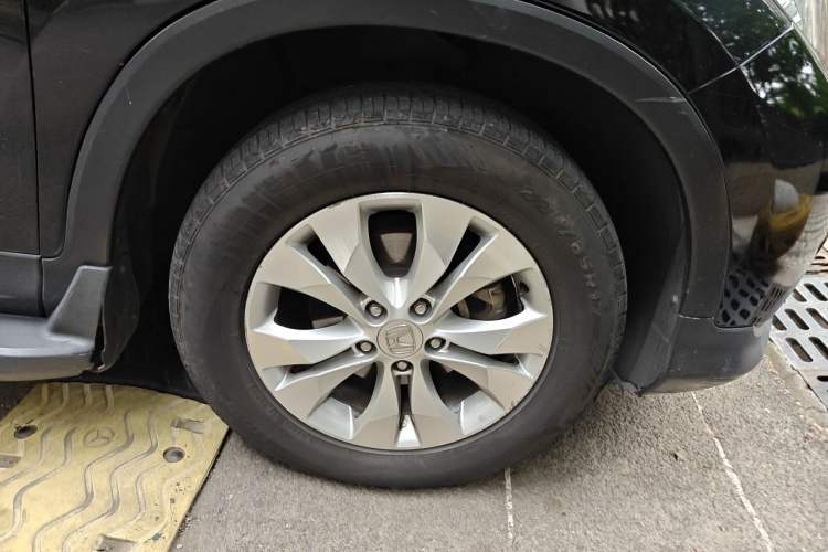 Used Honda CR-V 2012 2.4L four-wheel drive luxury version Right Front Wheel Hub