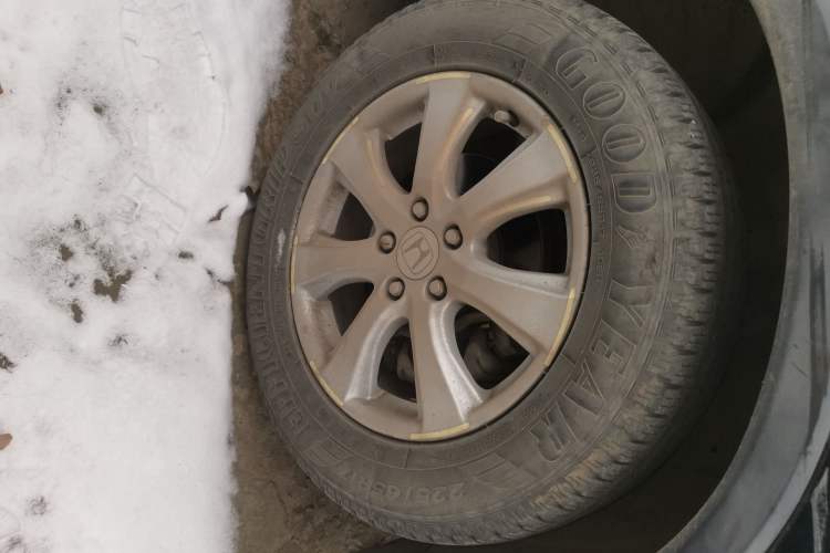 Used Honda CR-V 2012 2.0L two-wheel drive urban version Right Front Wheel Hub