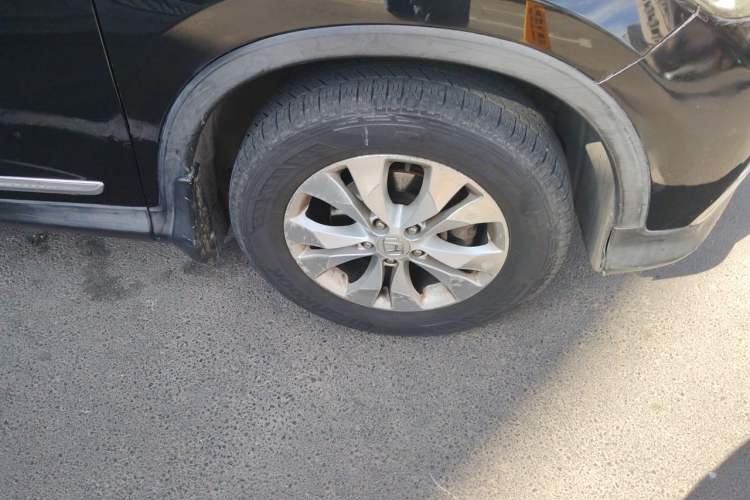 Used Honda CR-V 2012 2.4L four-wheel drive luxury version Right Front Wheel Hub
