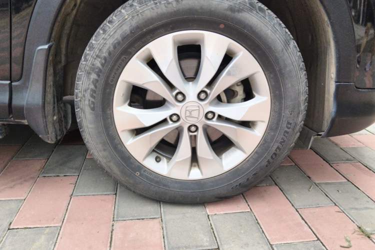 Used Honda CR-V 2012 2.4L four-wheel drive luxury version Right Front Wheel Hub