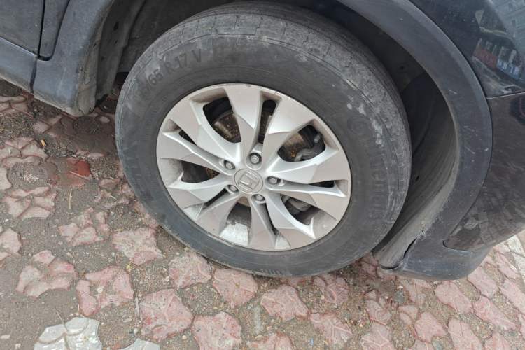 Used Honda CR-V 2012 2.4L four-wheel drive luxury version Right Front Wheel Hub