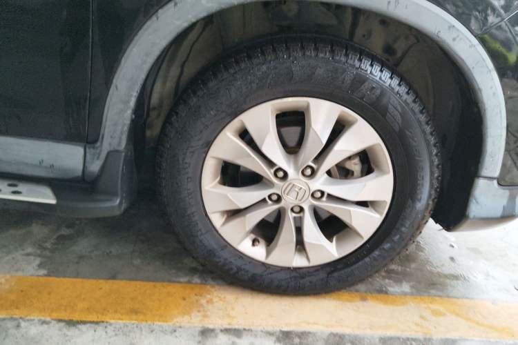 Used Honda CR-V 2012 2.4L four-wheel drive luxury version Right Front Wheel Hub