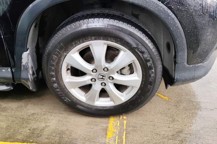 Used Honda CR-V 2012 2.0L two-wheel drive urban version Right Front Wheel Hub