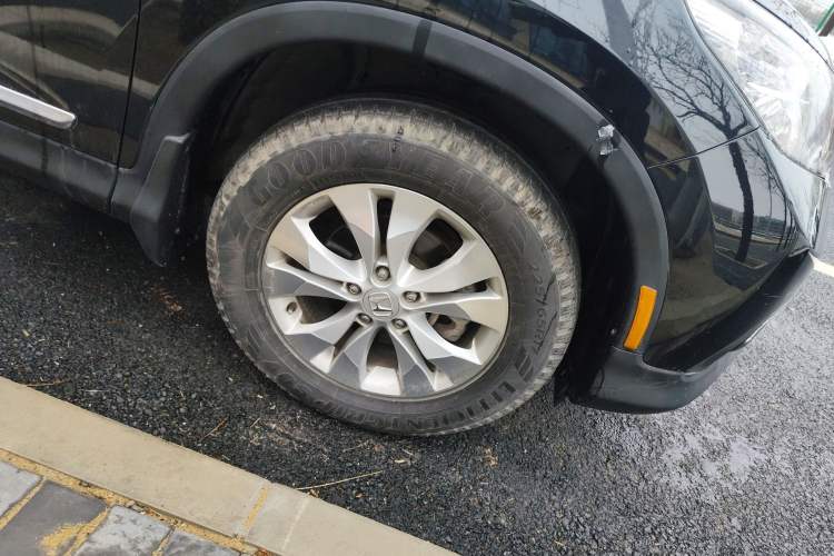 Used Honda CR-V 2012 2.4L four-wheel drive luxury version Right Front Wheel Hub