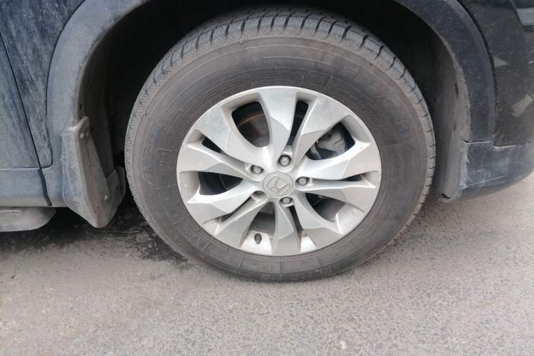 Used Honda CR-V 2012 2.4L four-wheel drive luxury version Right Front Wheel Hub