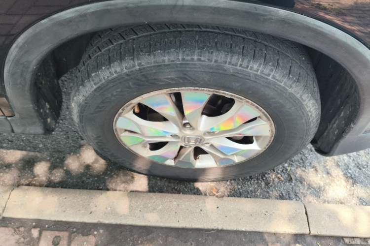 Used Honda CR-V 2012 2.4L four-wheel drive luxury version Right Front Wheel Hub