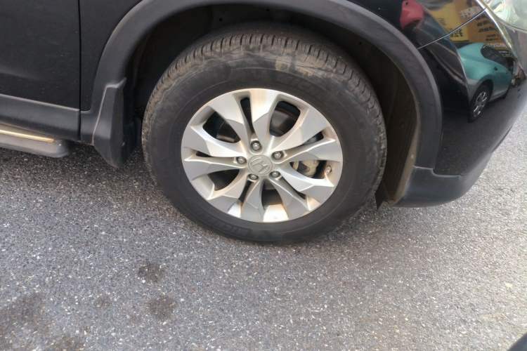Used Honda CR-V 2012 2.4L four-wheel drive luxury version Right Front Wheel Hub