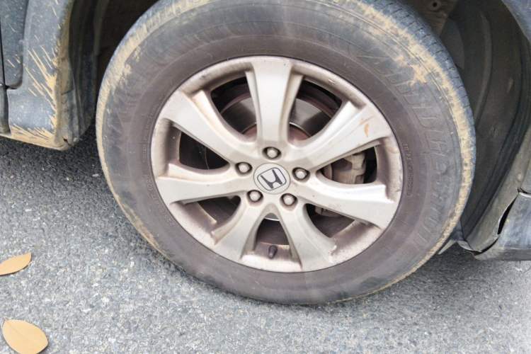 Used Honda CR-V 2012 2.0L two-wheel drive urban version Right Front Wheel Hub