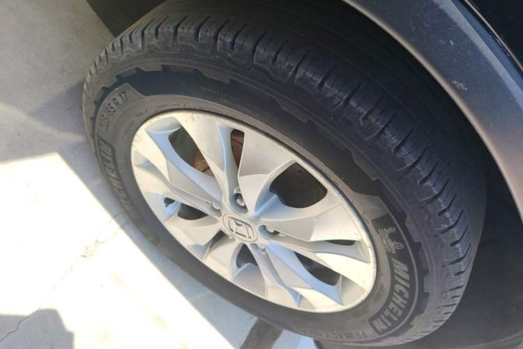 Used Honda CR-V 2012 2.4L four-wheel drive luxury version Right Front Wheel Hub