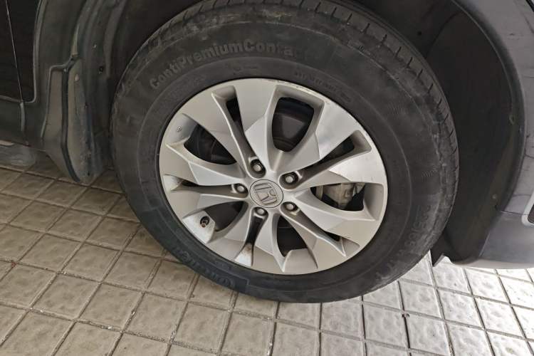Used Honda CR-V 2012 2.4L four-wheel drive luxury version Right Front Wheel Hub