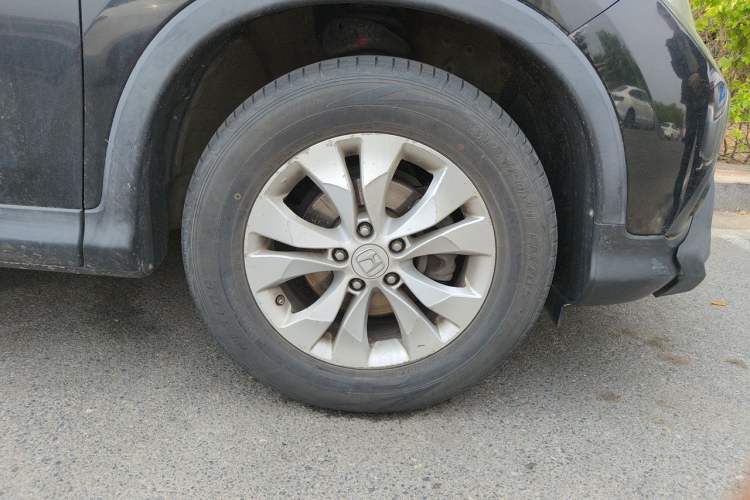 Used Honda CR-V 2012 2.4L four-wheel drive luxury version Right Front Wheel Hub