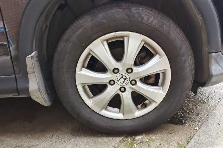 Used Honda CR-V 2012 2.0L two-wheel drive urban version Right Front Wheel Hub