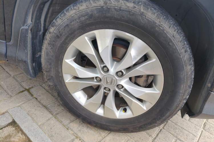 Used Honda CR-V 2012 2.4L four-wheel drive luxury version Right Front Wheel Hub
