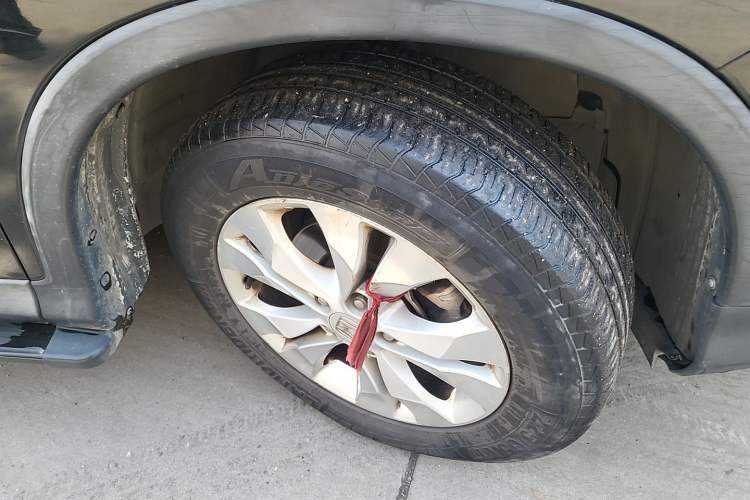 Used Honda CR-V 2012 2.4L four-wheel drive luxury version Right Front Wheel Hub