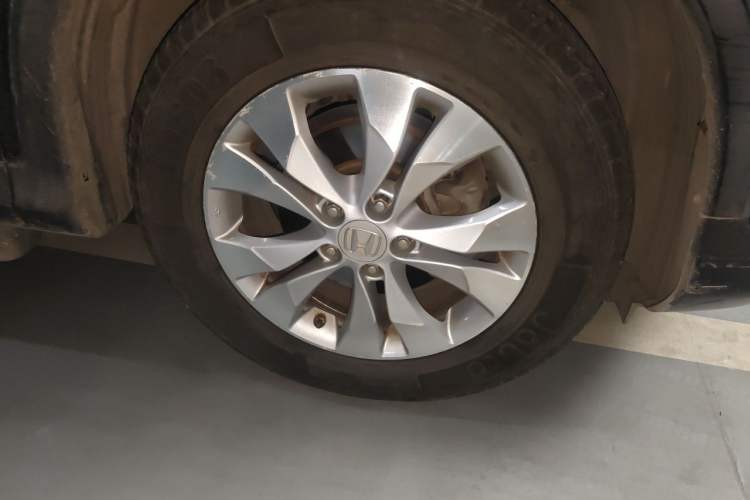 Used Honda CR-V 2012 2.4L four-wheel drive luxury version Right Front Wheel Hub