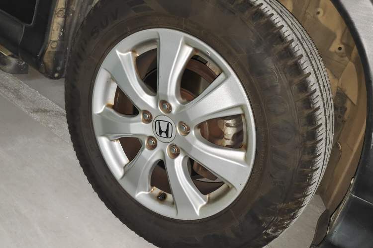 Used Honda CR-V 2012 2.0L two-wheel drive urban version Right Front Wheel Hub