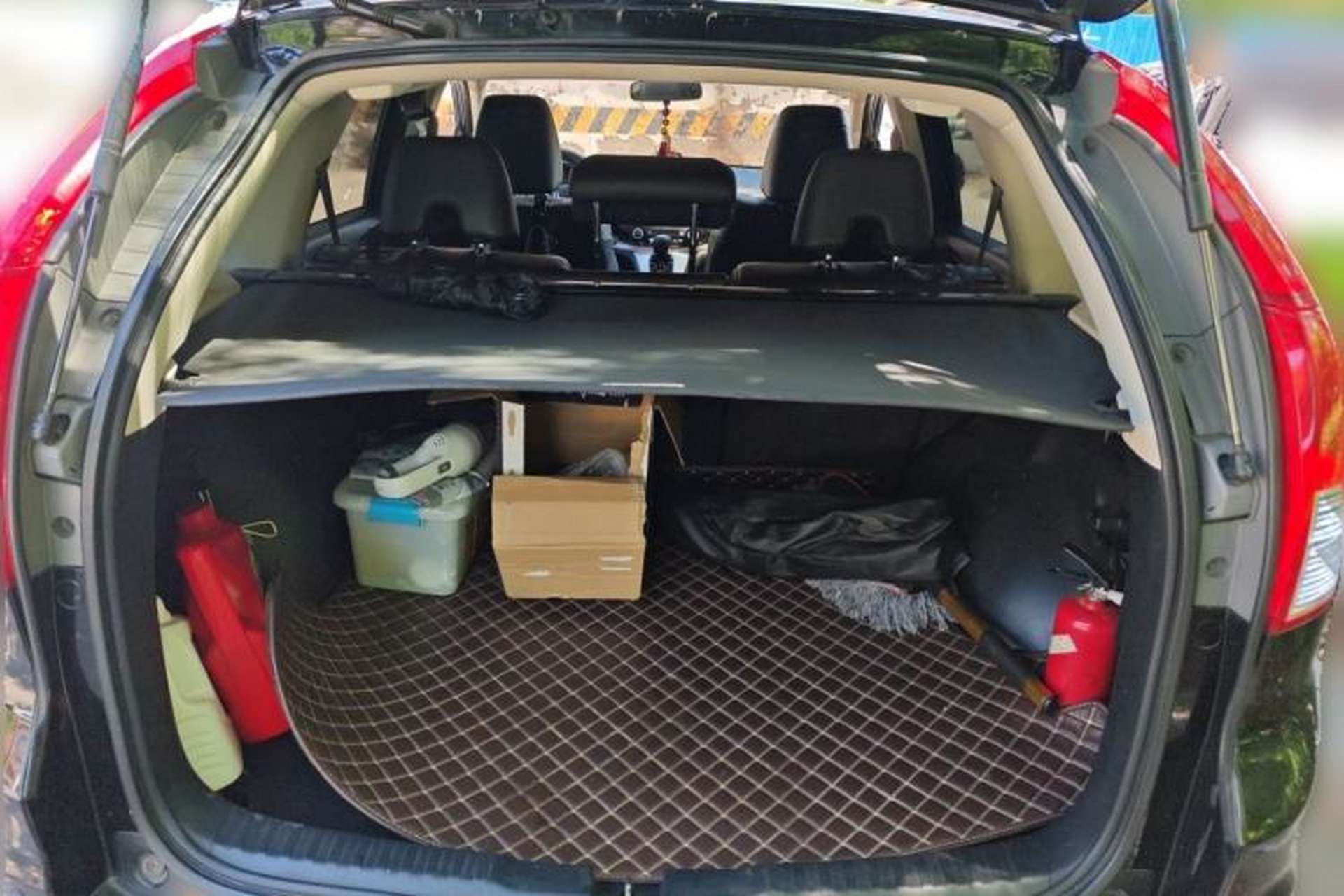 Used Honda CR-V 2012 2.4L four-wheel drive luxury version Trunk